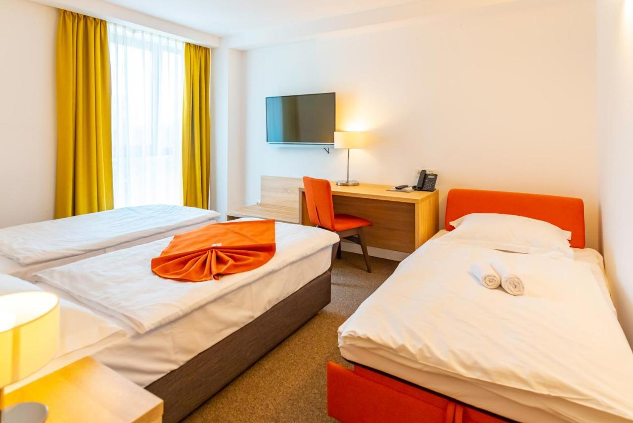 Hotel Park Superior 3* Čakovec Buitenkant foto