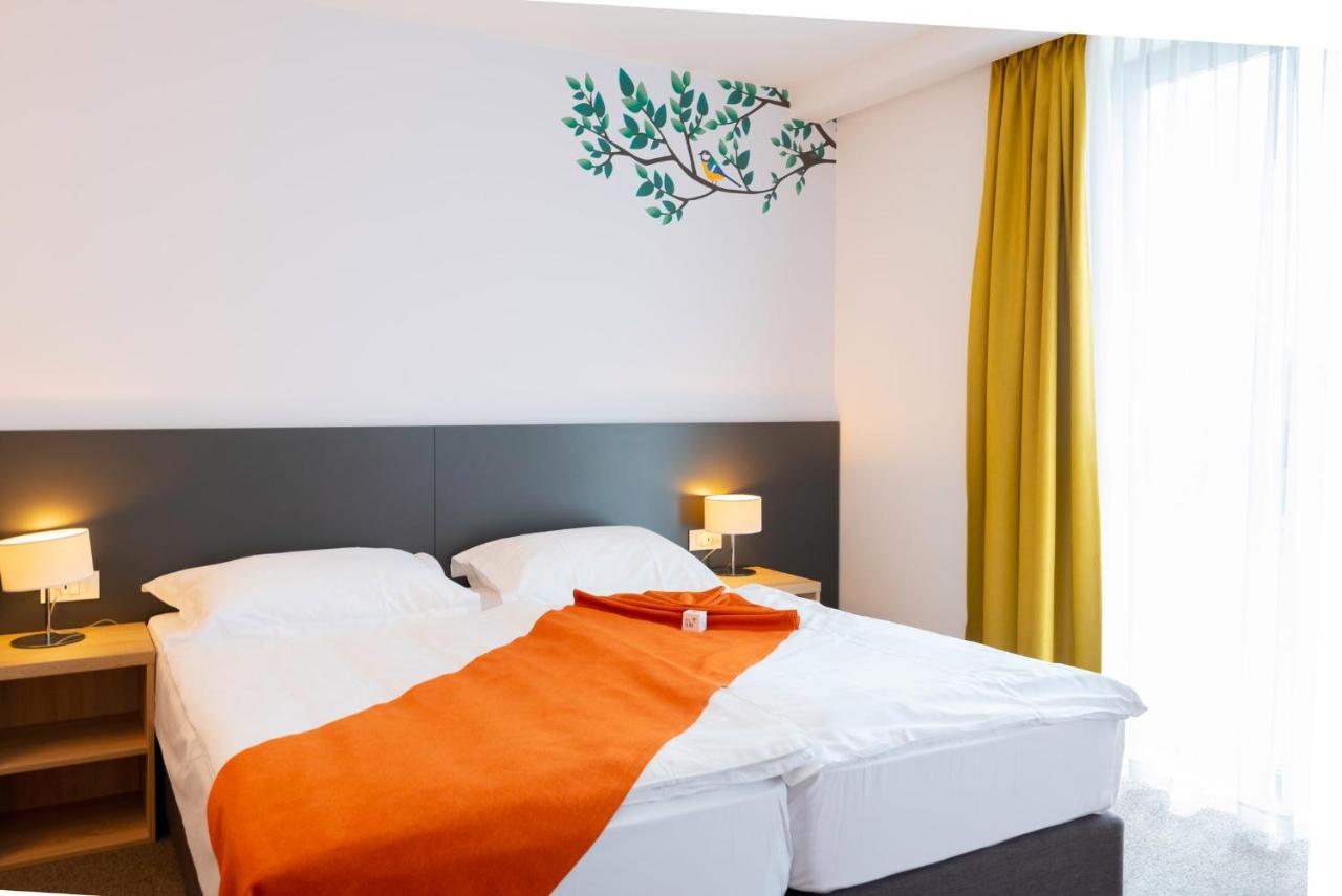 Hotel Park Superior 3* Čakovec Buitenkant foto
