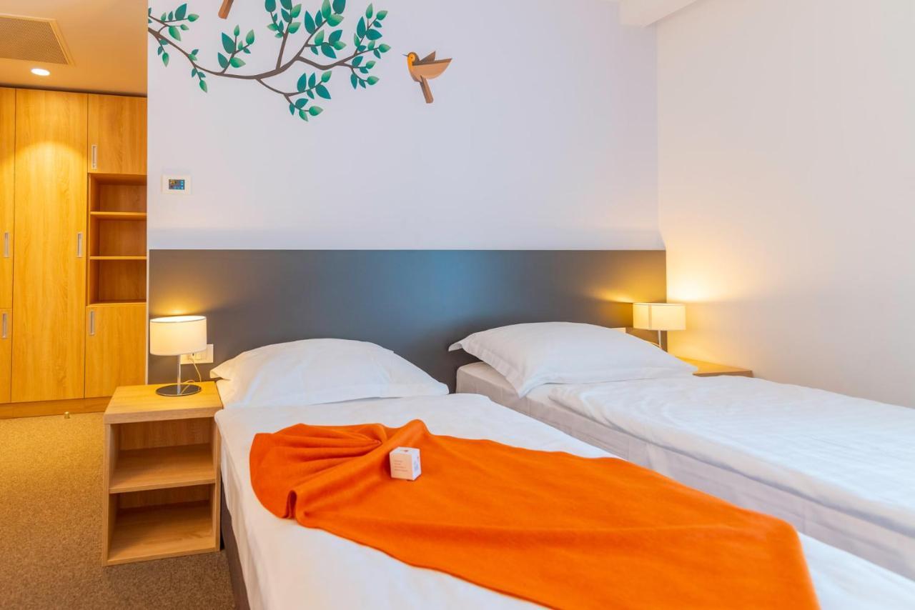 Hotel Park Superior 3* Čakovec Buitenkant foto