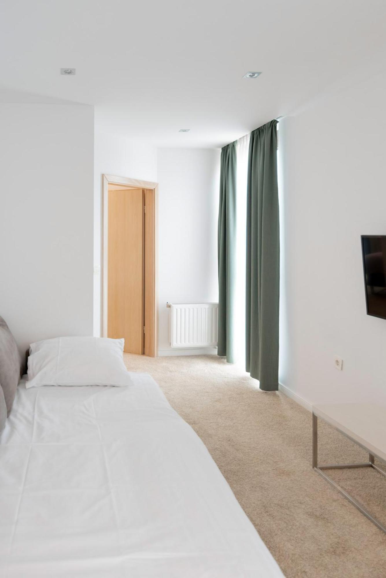 Hotel Park Superior 3* Čakovec Buitenkant foto